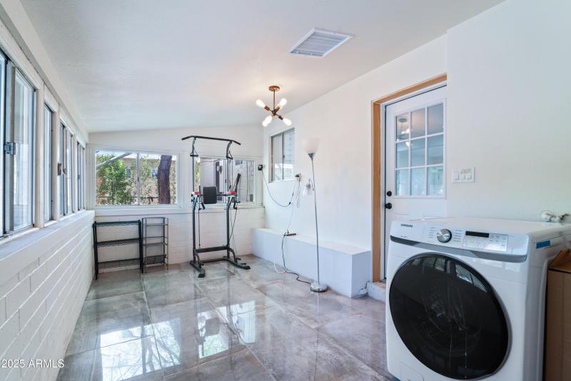 20_9520 n central ave-20