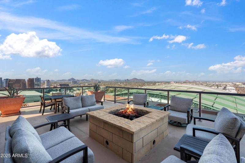 32-Rooftop Lounge Space