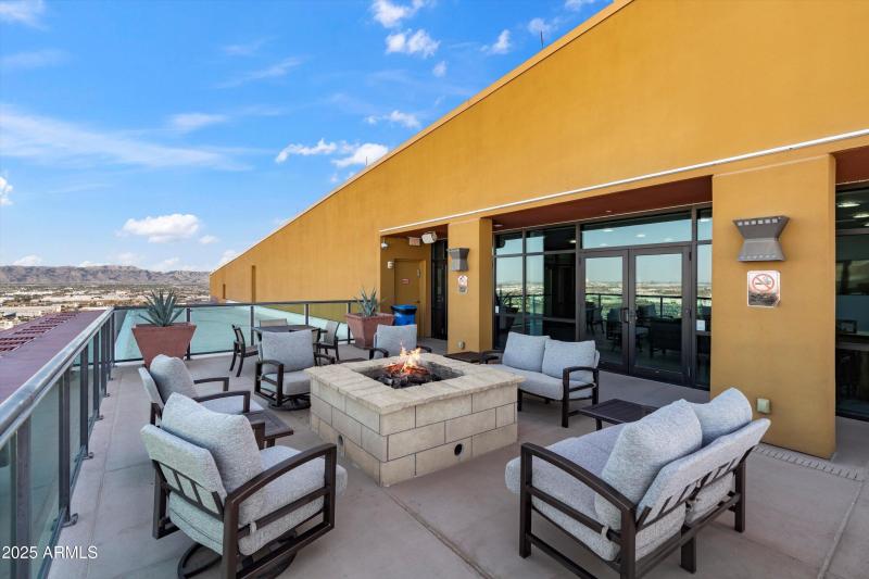 33-Rooftop Lounge Space