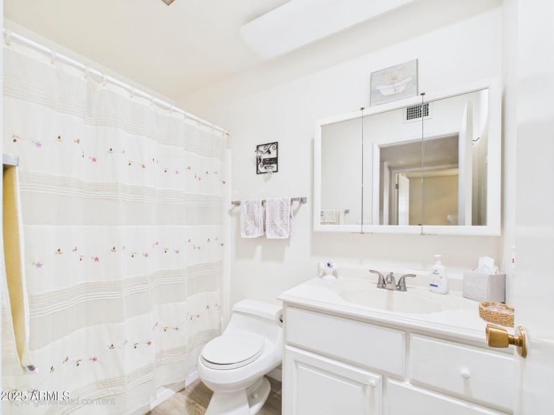 1-web-or-mls-CAM03379G0-PR0127-STILL001(