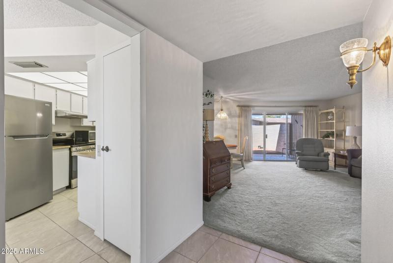 Entrance toward kitchen