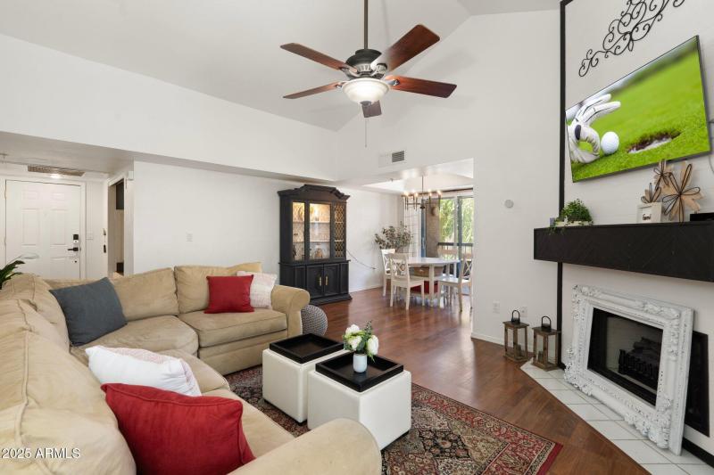 26-web-or-mls-QVB09245