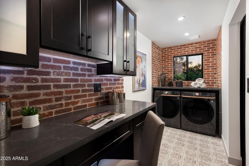 OFFICE/ LAUNDERY ROOM