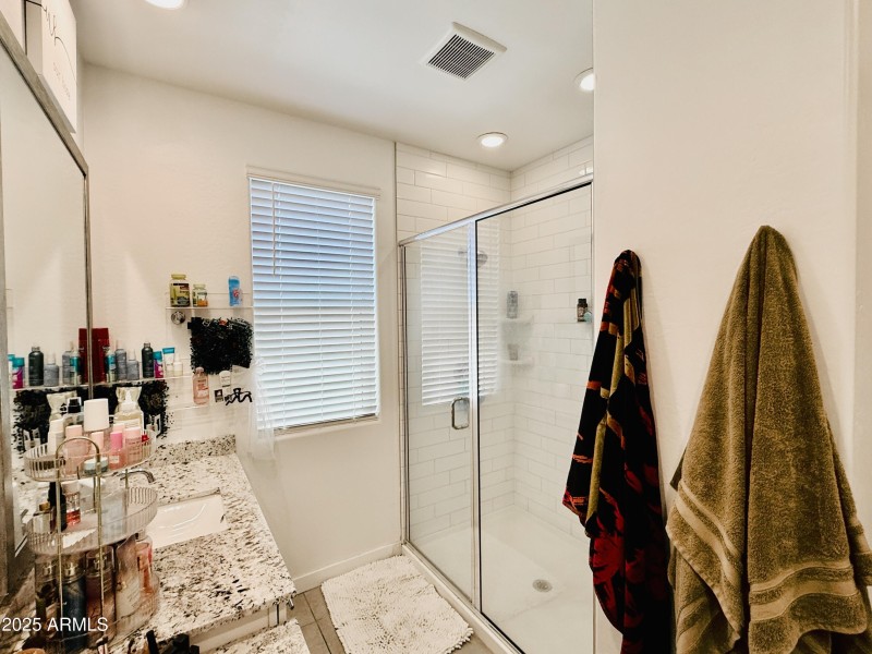 33B60309-5190-4625-AC33-BF3C66A958E3_1_2