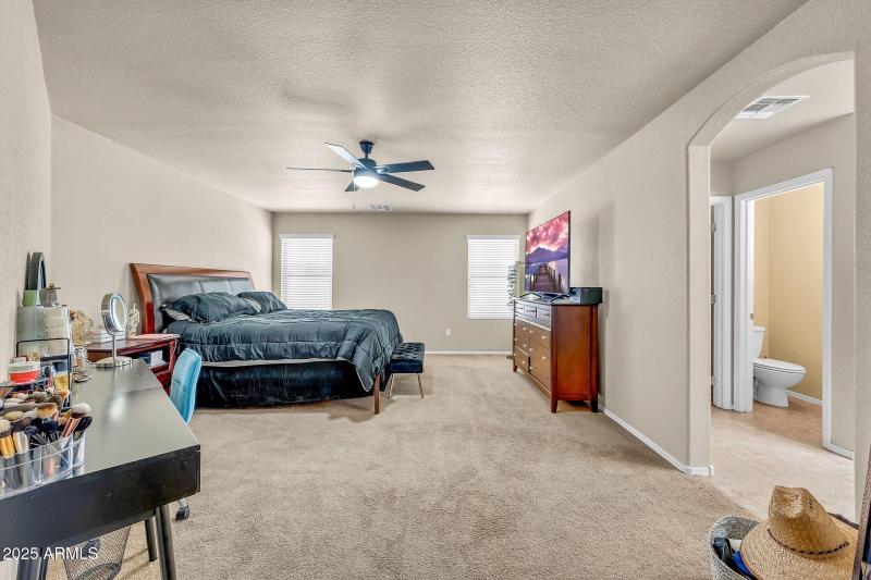 1147 E Harvest Rd-18