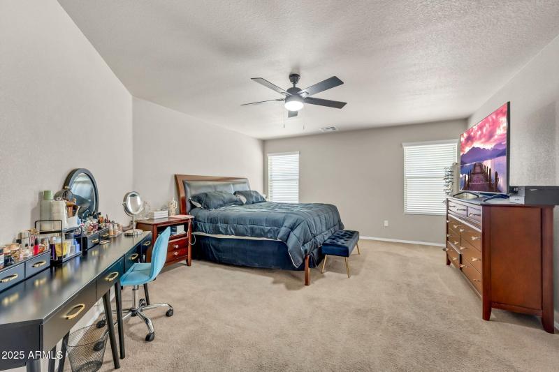 1147 E Harvest Rd-19