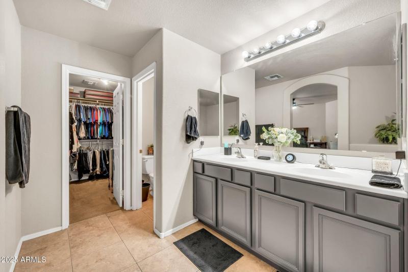 1147 E Harvest Rd-25