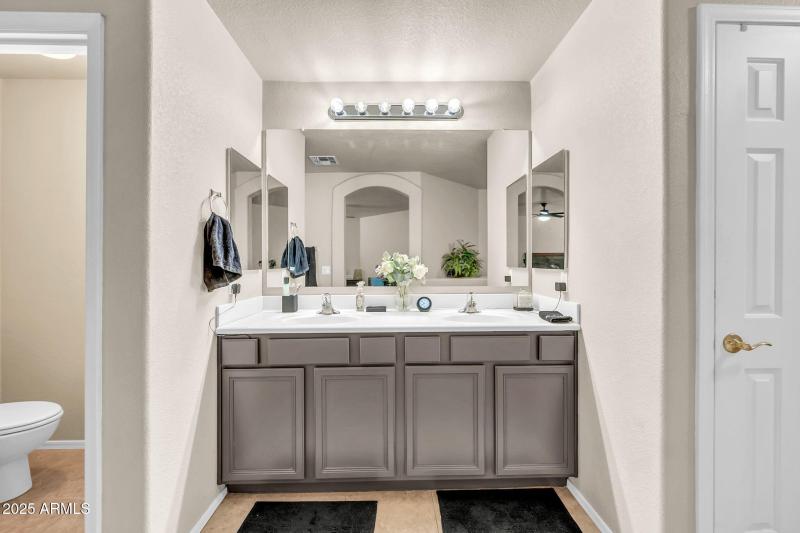 1147 E Harvest Rd-29