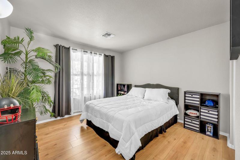 1147 E Harvest Rd-31