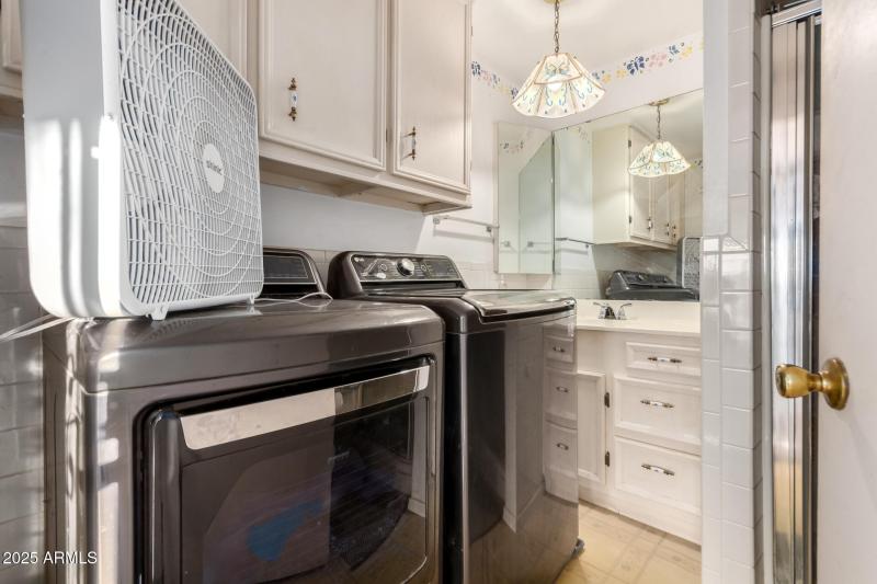 2nd Bath & Washer|Dryer!