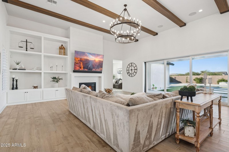 9-web-or-mls-19910-e-vallejo-st