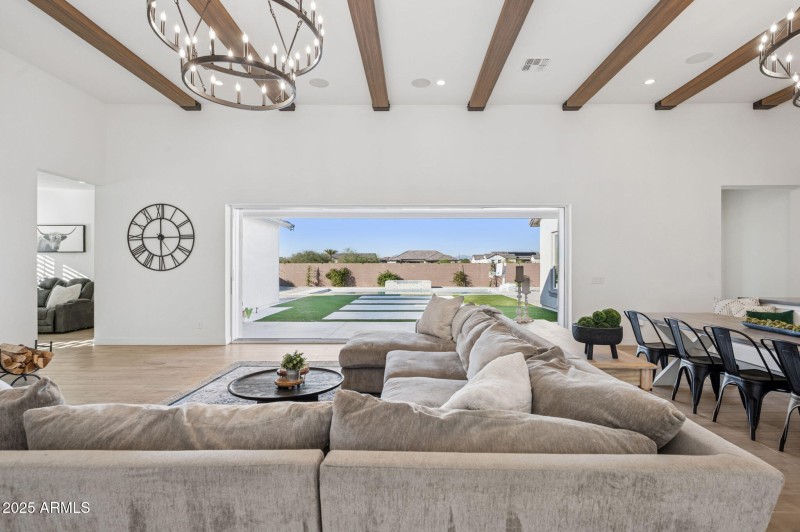 10-web-or-mls-19910-e-vallejo-st