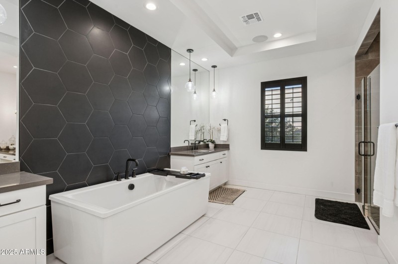 27-web-or-mls-19910-e-vallejo-st