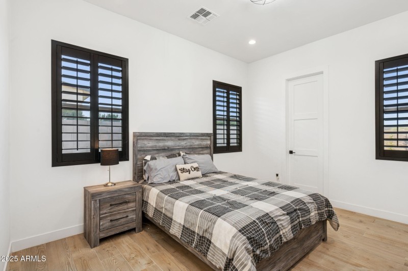 32-web-or-mls-19910-e-vallejo-st