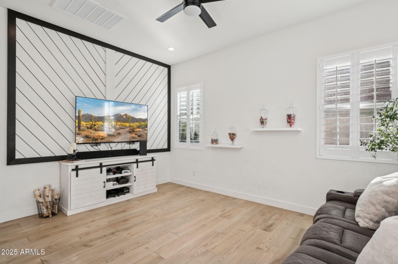 38-web-or-mls-19910-e-vallejo-st