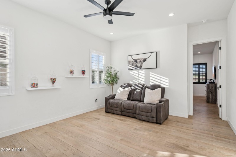 39-web-or-mls-19910-e-vallejo-st