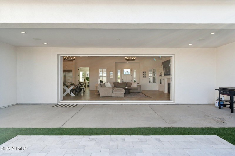 43-web-or-mls-19910-e-vallejo-st