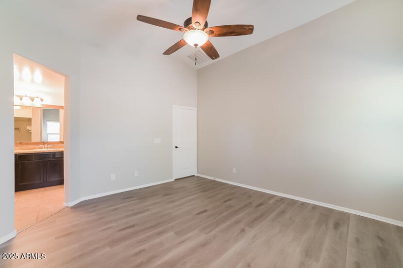 004-photo-main-bedroom-11858576