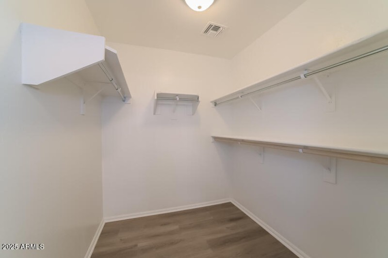 006-photo-walk-in-closet-11858578