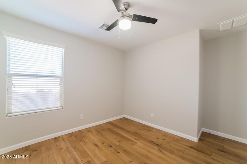 007-photo-bedroom-11858566