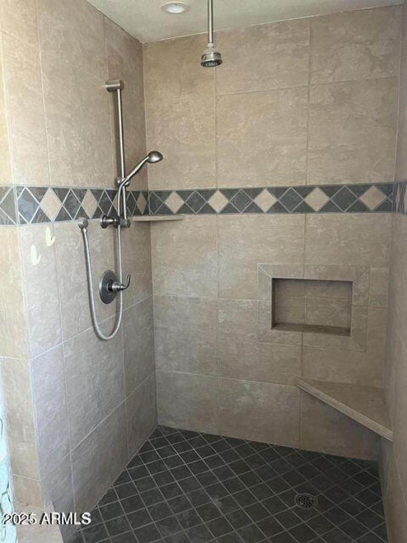 Main bathroom 1a