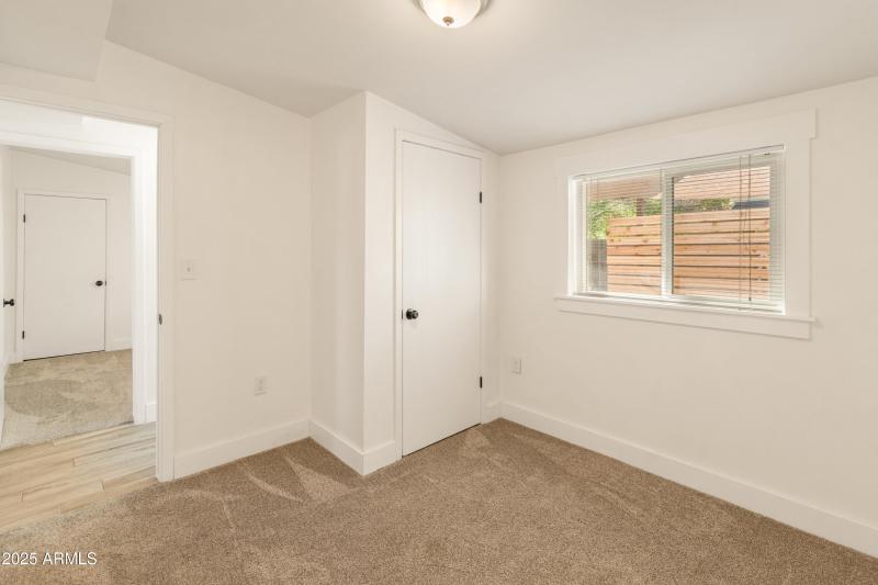 1407 E Mountain View Rd-6