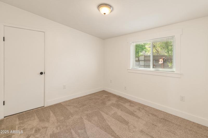 1407 E Mountain View Rd-8