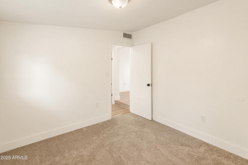 1407 E Mountain View Rd-9