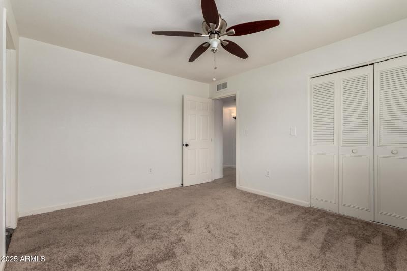 Bright and Cozy Secondary Room