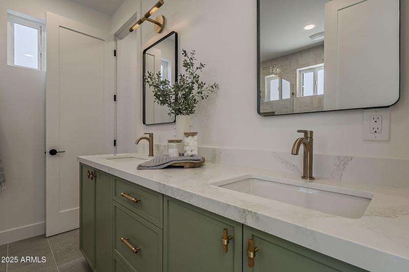 54-web-or-mls-Piccadilly-54