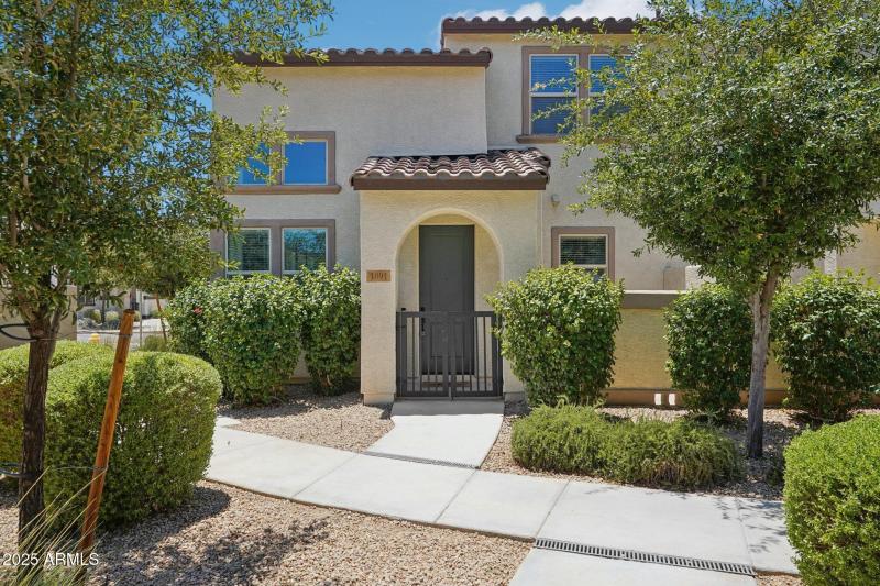 2-web-or-mls-W Encanto Blvd-2106-002