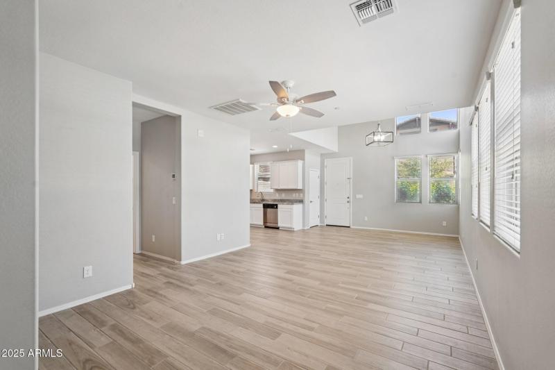 12-web-or-mls-W Encanto Blvd-2106-010