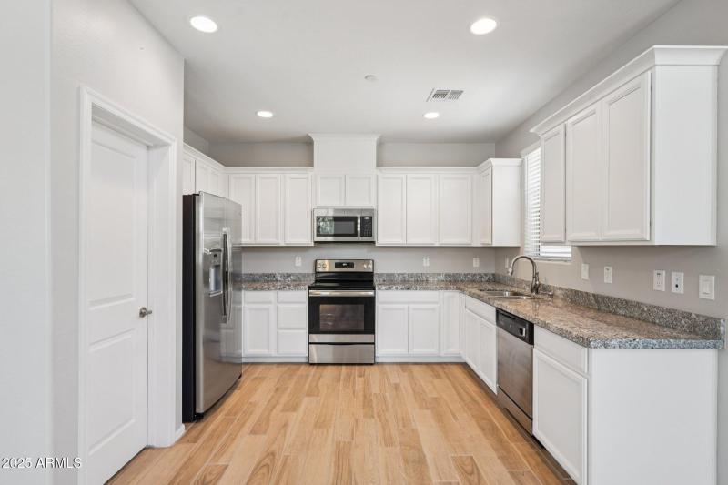 16-web-or-mls-W Encanto Blvd-2106-012