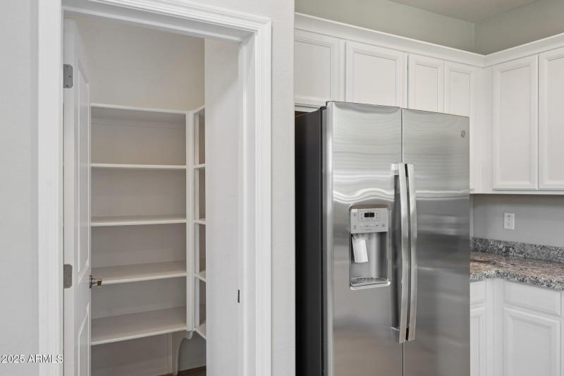 19-web-or-mls-W Encanto Blvd-2106-015