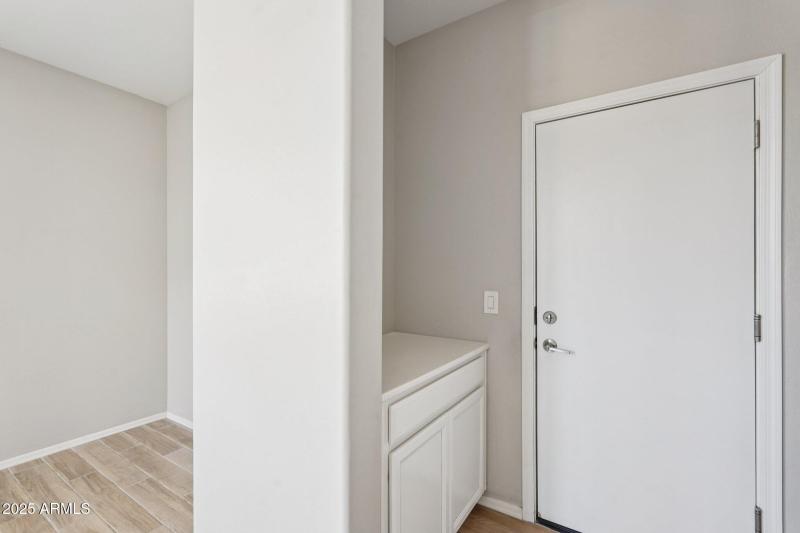 25-web-or-mls-W Encanto Blvd-2106-021