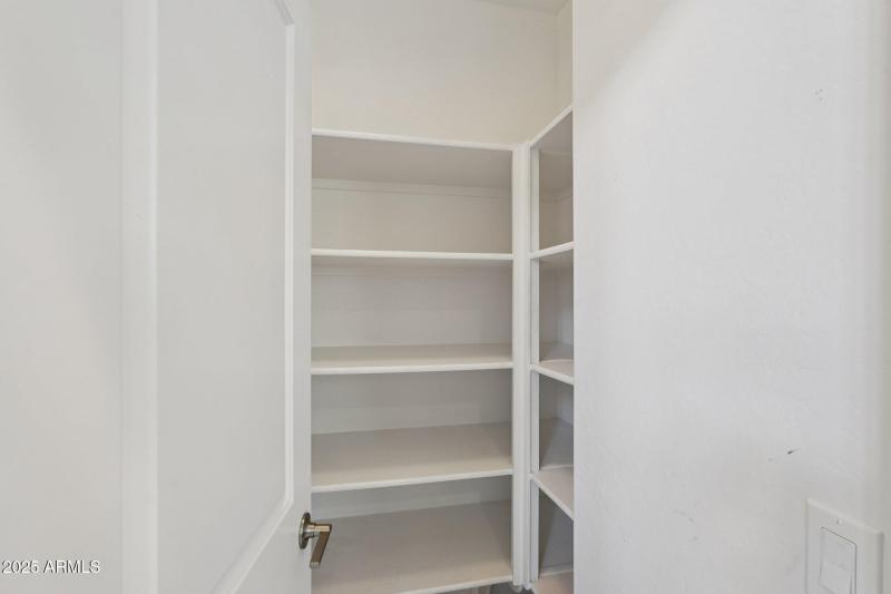 36-web-or-mls-W Encanto Blvd-2106-030