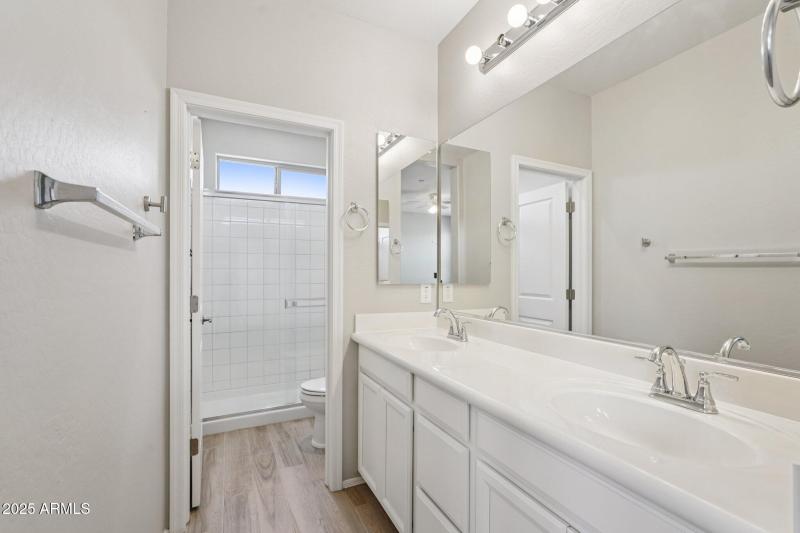 39-web-or-mls-W Encanto Blvd-2106-033