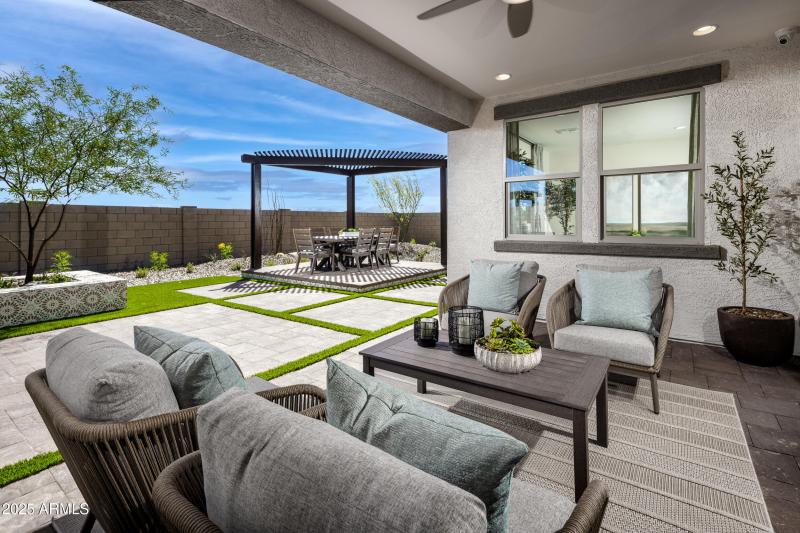 03_BR_Mariposa_Lily_Outdoor Room