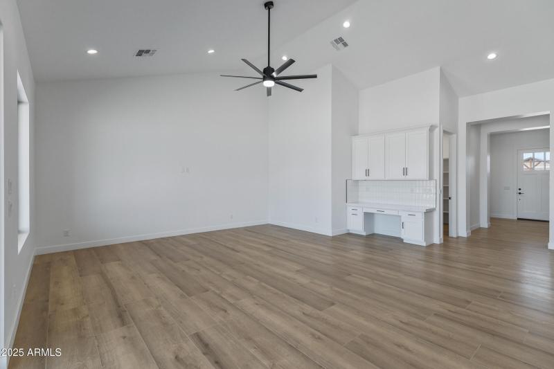 3989 E Freeman Ln-10