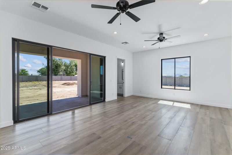 3989 E Freeman Ln-35