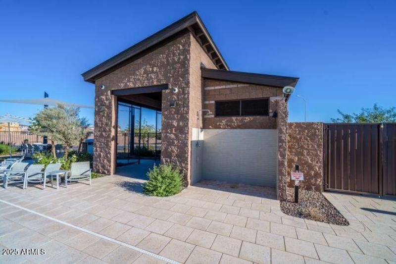 La Mira_Pool Showers (1)