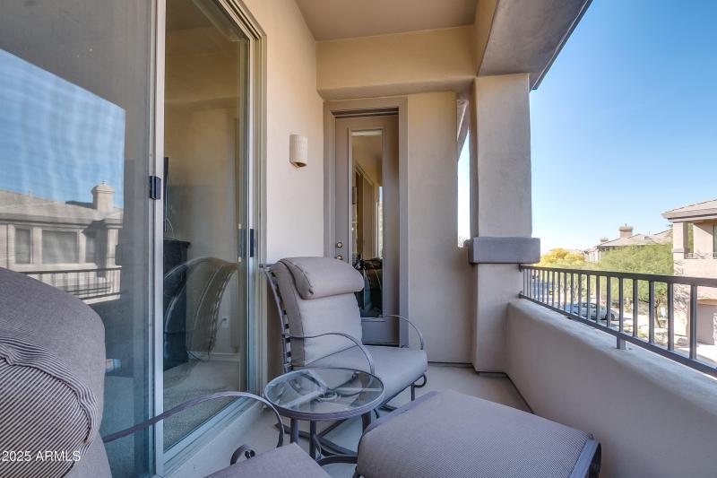 * 21 Thompson Peak-034 balcony view 2