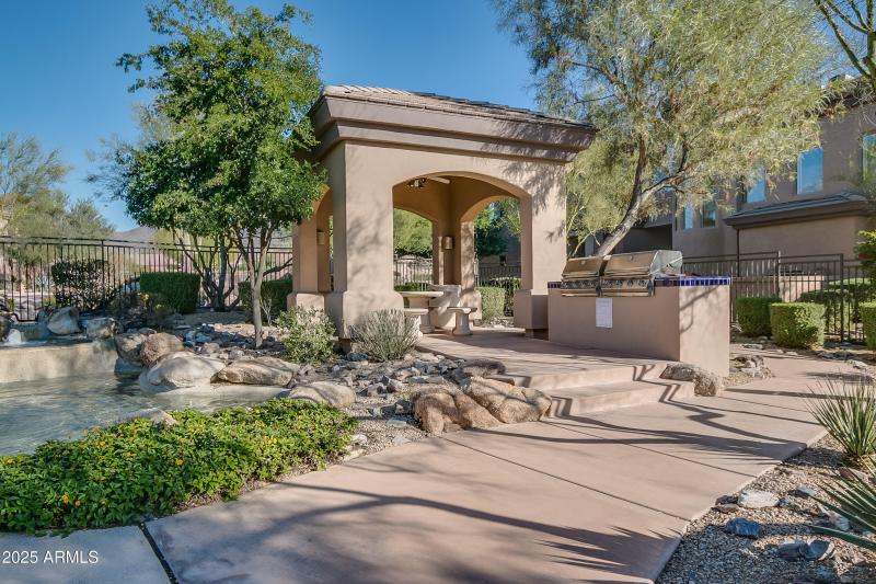 * 18 Thompson Peak-060 - pool bbq 3