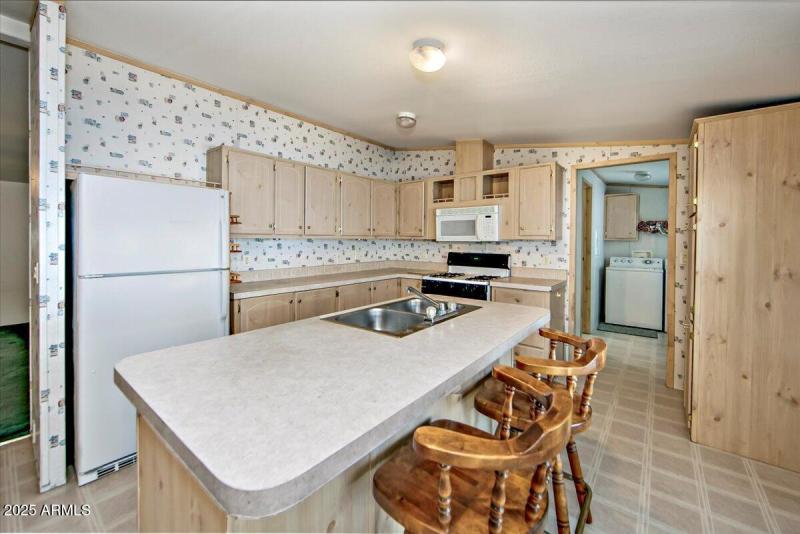 LIGHT AND BRIGHT KITCHEN