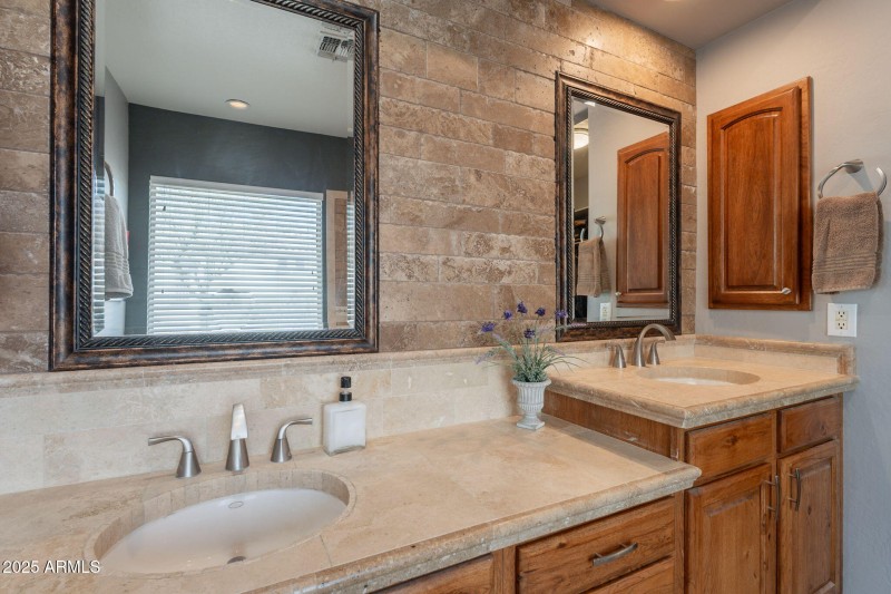 31-web-or-mls-Nora-31