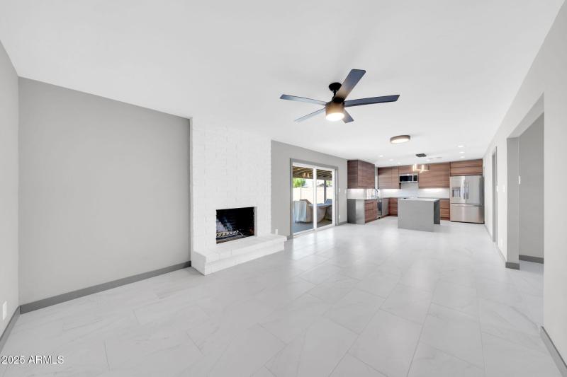 mls_8837 E Cortez St-7