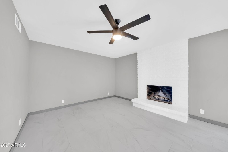 mls_8837 E Cortez St-8