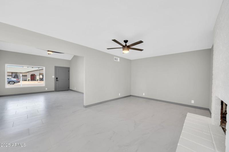 mls_8837 E Cortez St-9