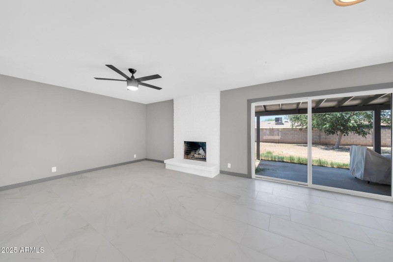 mls_8837 E Cortez St-10