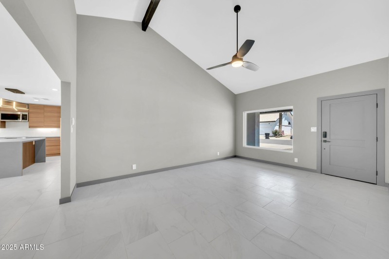 mls_8837 E Cortez St-11